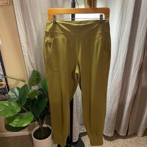 Athleta Jogger Pants Med. 8-10